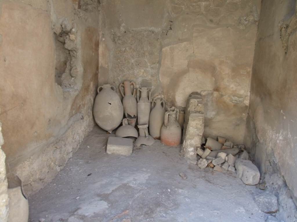 I Pompeii March Room West Wall With Latrine In North